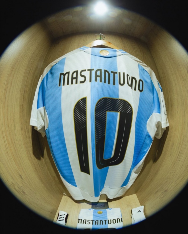 传承！18岁马斯坦托诺今日将身穿阿根廷10号球衣