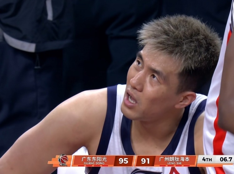 开云娱乐-拼尽全力！郭艾伦最后时刻不放弃 紧贴抢断徐杰发球！