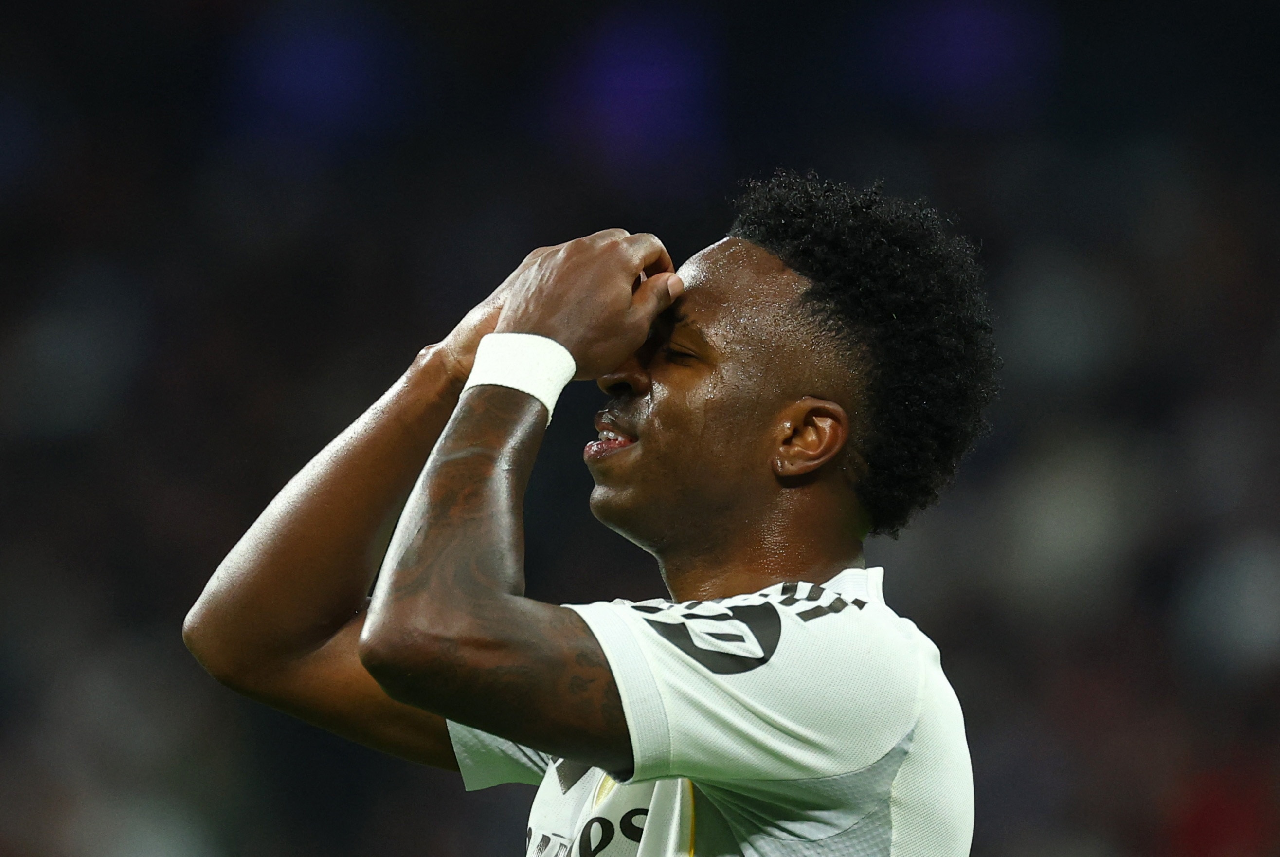 开云在线-ESPN：阿隆索离任让维尼修斯续约出现转机，但工资条款差距仍很大