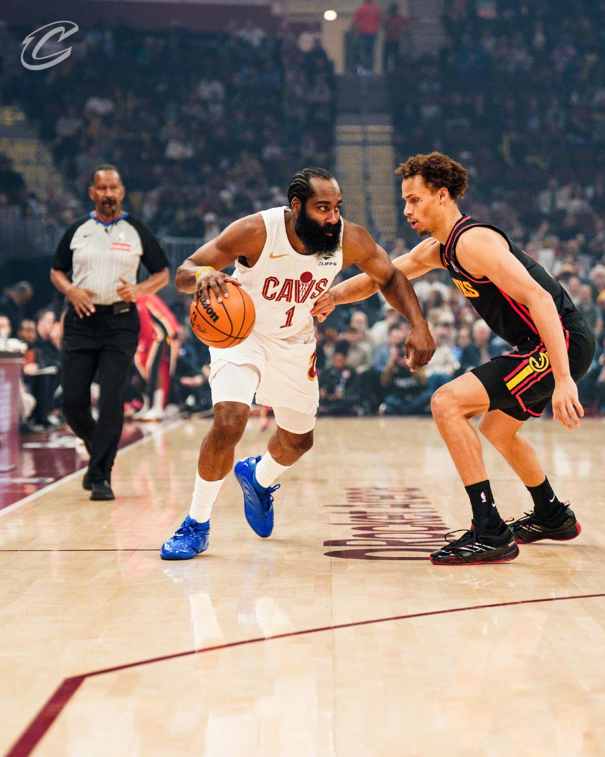 开云在线-哈登21+5+4记3分，骑士险胜老鹰！米切尔31+7创纪录，莫布里22+19