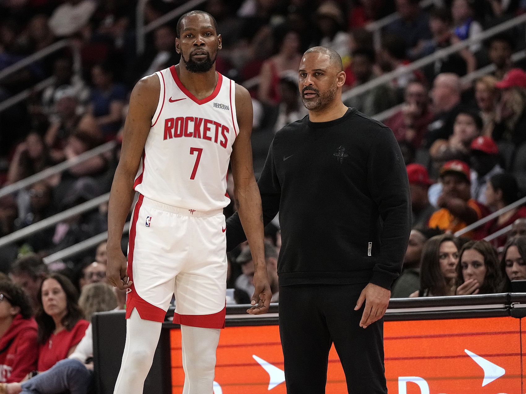 开云在线-乌度卡：年轻球员们都取得了进步 我们不必再只依赖杜兰特